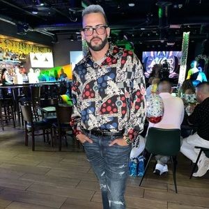 Meet your Posher, Carlos